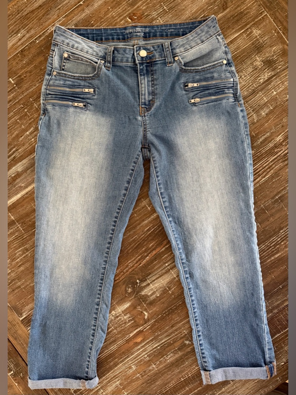 Jennifer Lopez Light Blue Capri Stretch Jeans with Zip Pockets